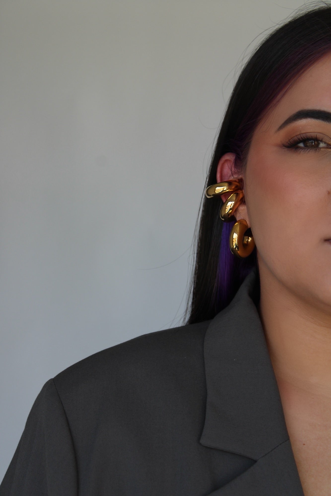 GOLD CHUNKY HOOP EARRING