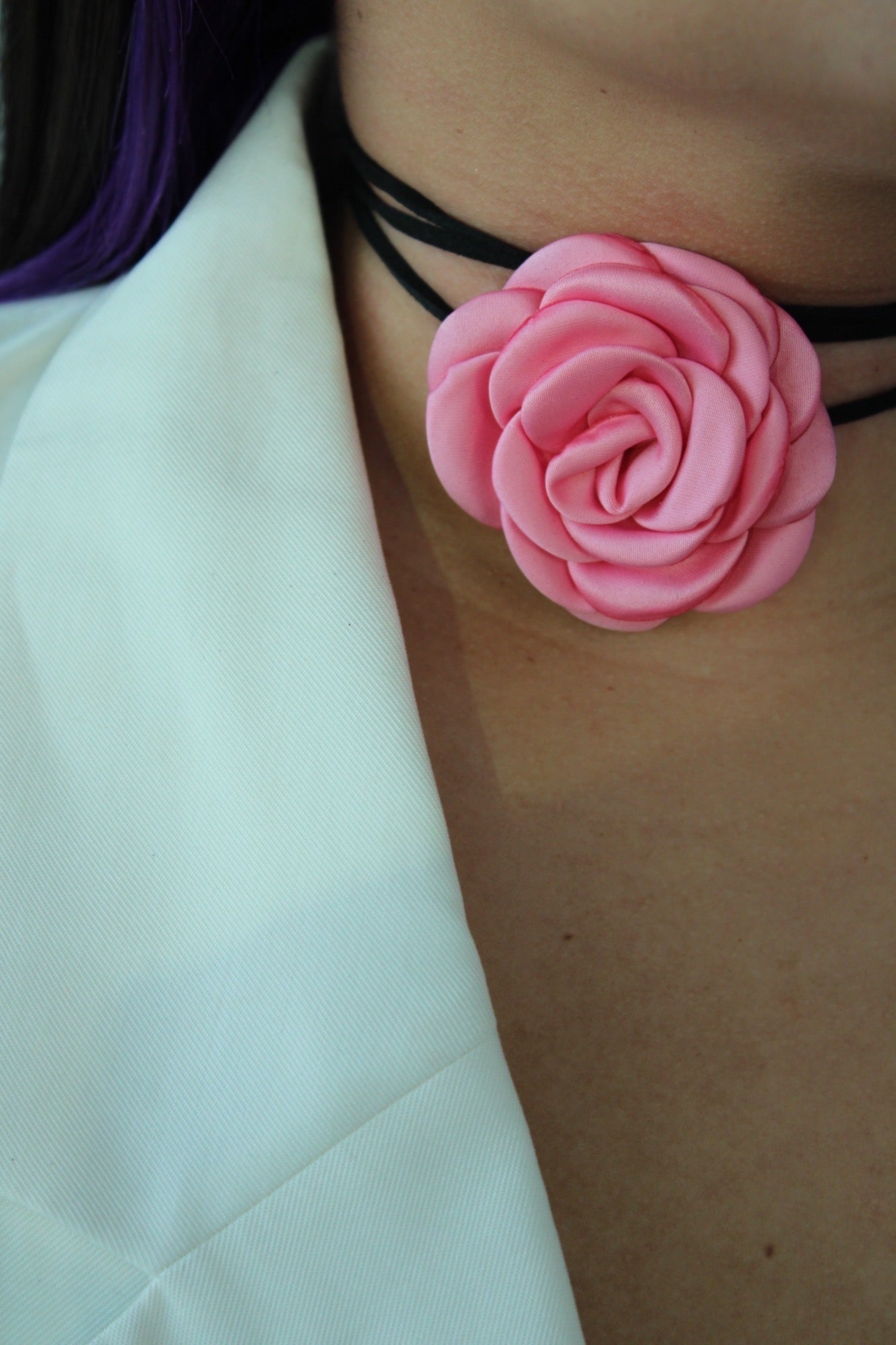 ROSE PETAL CHOCKER