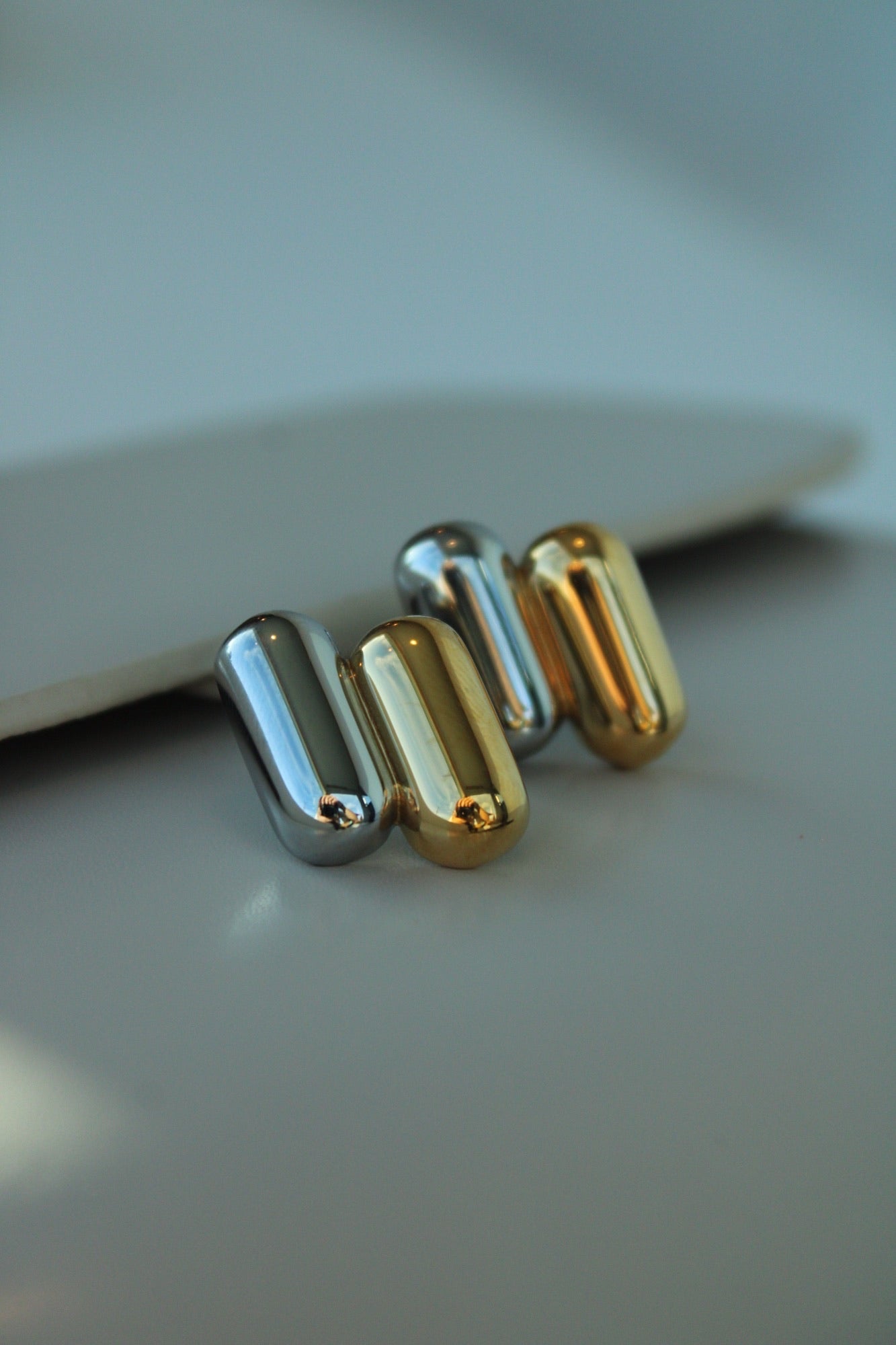 DOUBLE TONE PILL EARRING